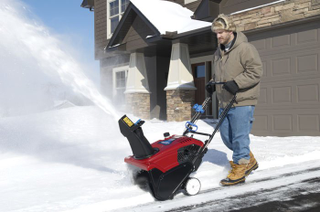 Illustration for article titled The Top best Snow Blowers of 2017 - 2016